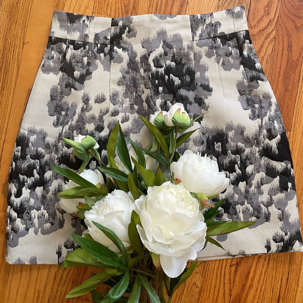 Fabulous H&M Silver & Gray Fabric Mini Skirt- Size 8